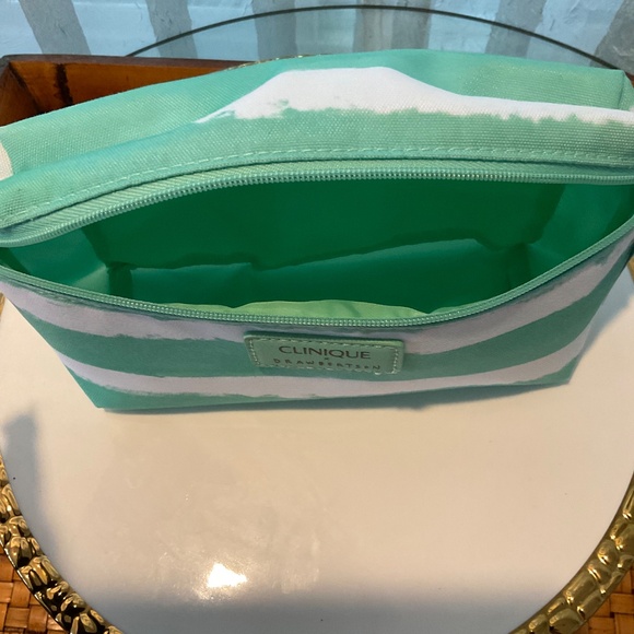New Clinique x Drawbertson Green & White Cosmetic Bag NWT - Picture 7 of 7